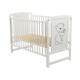 Babyneeds - Patut din lemn Timmi 120x60 cm Cu laterala culisanta Din lemn de pin si mdf Stabil si rezistent Inaltime saltea regl