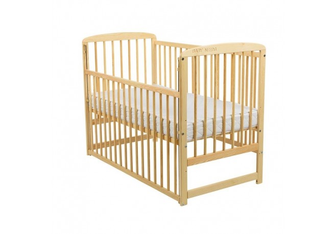BabyNeeds - Patut din lemn Ola 120x60 cm Cu laterala culisanta Din lemn de pin Stabil si rezistent Inaltime saltea reglabila pe 