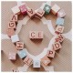 Joueco - Cuburi din lemn certificat FSC Multifunctionale Familia Wildies 25x21 cm 12 luni+ 30 piese Multicolor