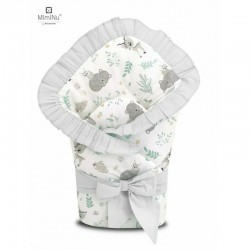 MimiNu - Paturica de infasat multifunctionala Cu volanase Cu inchidere cu panglica si arici velcro Dimensiune 75x75 cm Din bumba