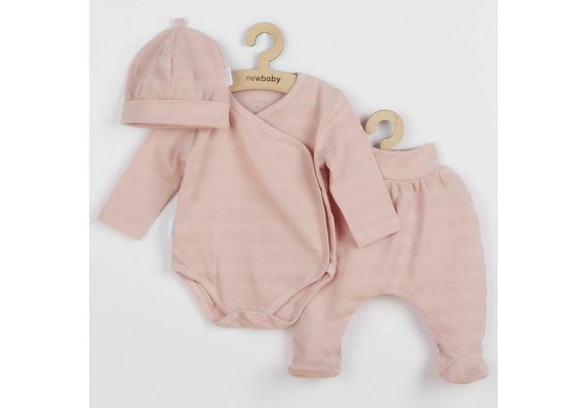 Set 3 piese: body cu maneca lunga pantalonasi cu botosei caciulita Marime 62 Din bumbac 100% New Baby I am Pink