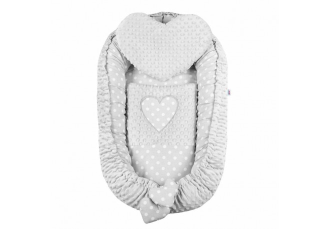 Set 3 piese Luxury Baby Nest cu doua fete Cu paturica si pernuta in forma de inima New Baby Minky Heart Grey