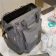 Rucsac pentru mamici Metro Cu 15 buzunare si sectiuni Include cutie pentru servetele umede Include salteluta de schimbare Cu sup
