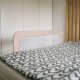Bariera de protectie pentru pat bebe Rabatabila Instalare usoara Dimensiune 135 x 57 cm FreeON Little Dots Beige
