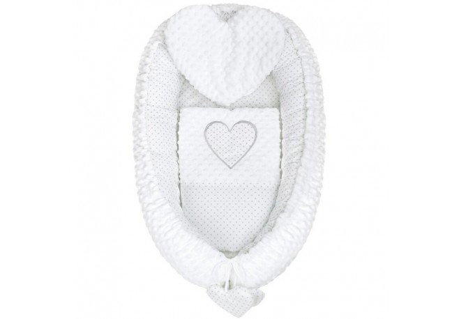 Set 3 piese Luxury Baby Nest cu doua fete Cu paturica si pernuta in forma de inima New Baby Minky Heart White