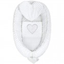 Set 3 piese Luxury Baby Nest cu doua fete Cu paturica si pernuta in forma de inima New Baby Minky Heart White