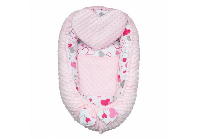 Set 3 piese Luxury Baby Nest cu doua fete Cu paturica si pernuta in forma de inima New Baby Minky Hearts Pink