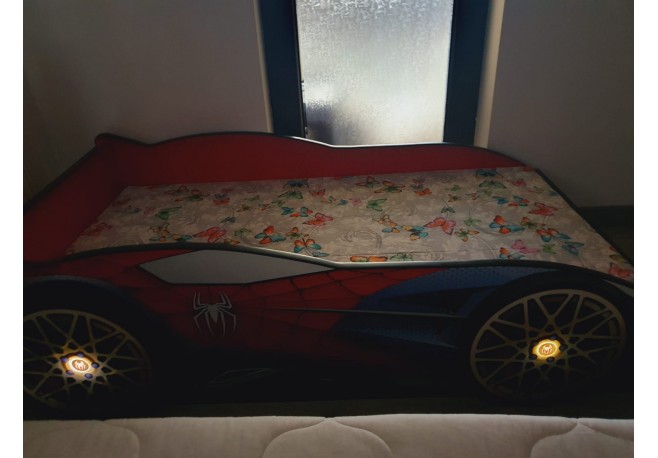 Pat masina Spiderman cu lumini ,saltea cadou